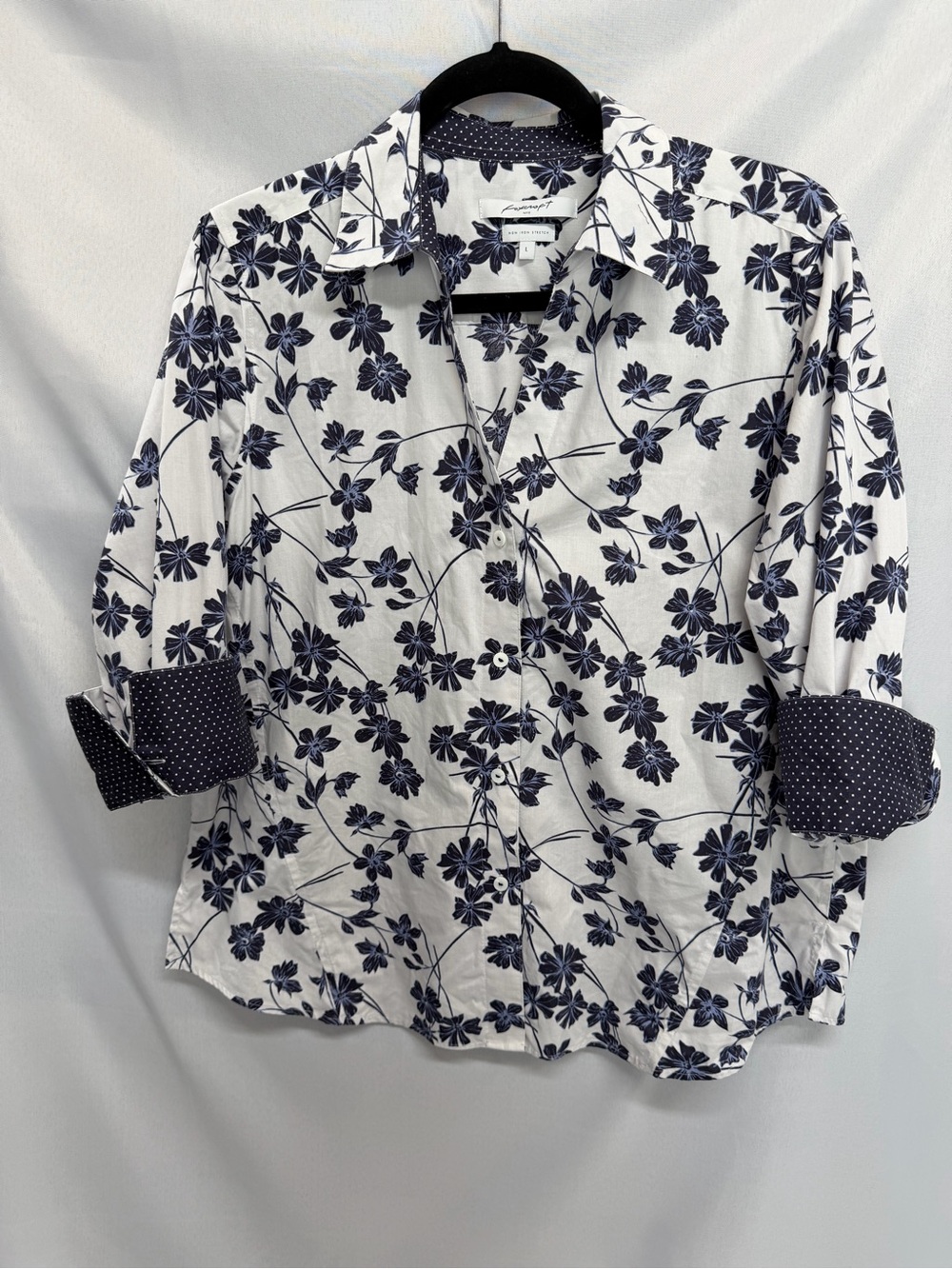 Foxcroft White Blue Floral Buttondown Top No Iron Stretch Cotton Large - Picture 7 of 7